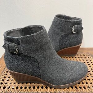 Size 8 Dr. Scholl's Wool Blend Comfortable Gray Noelle Wedge Ankle Boot